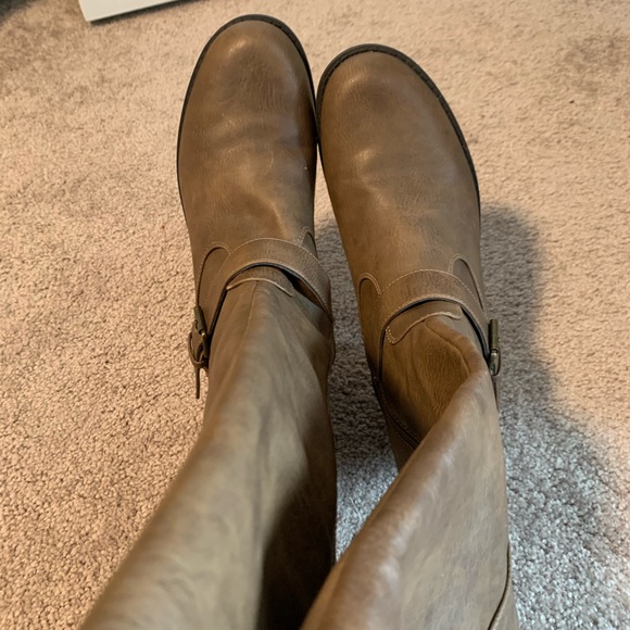 Knee Length Boots 👢 - Picture 5 of 6